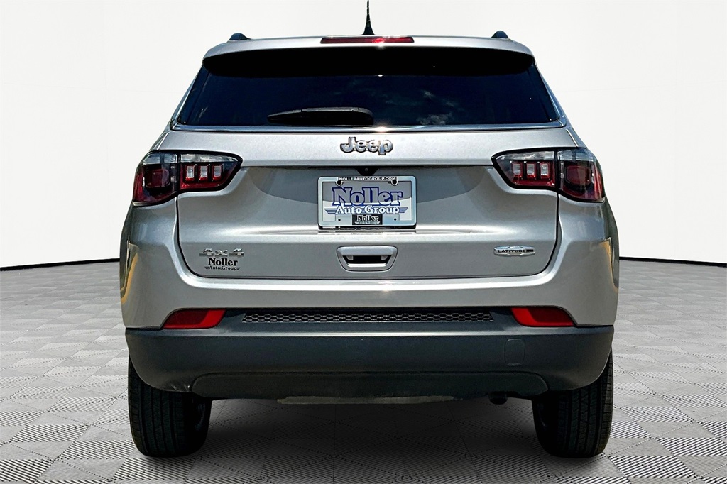 2022 Jeep Compass Latitude Lux photo 4