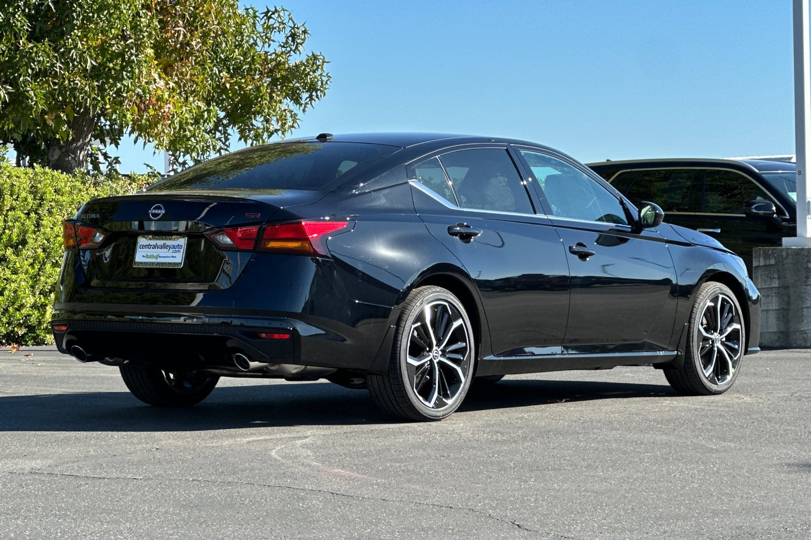 2025 Nissan Altima SR photo 2