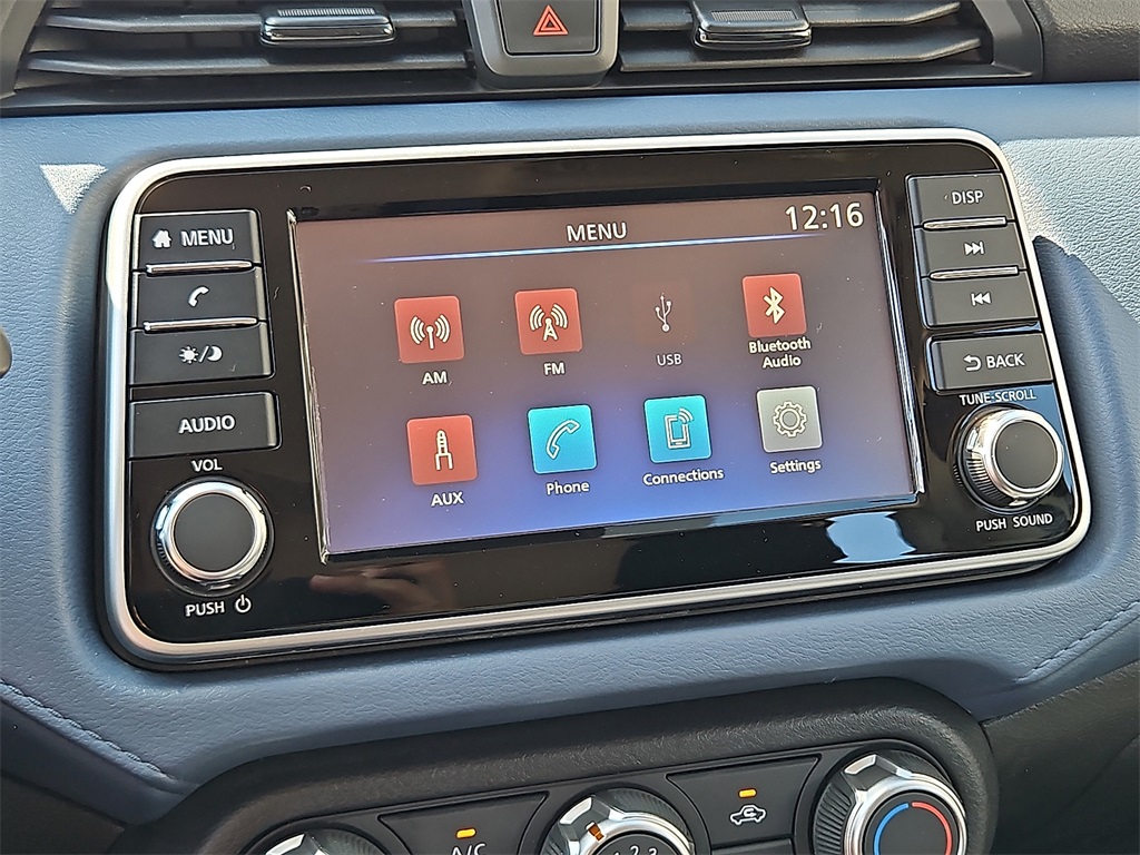 2025 Nissan Versa 1.6 SV photo 12