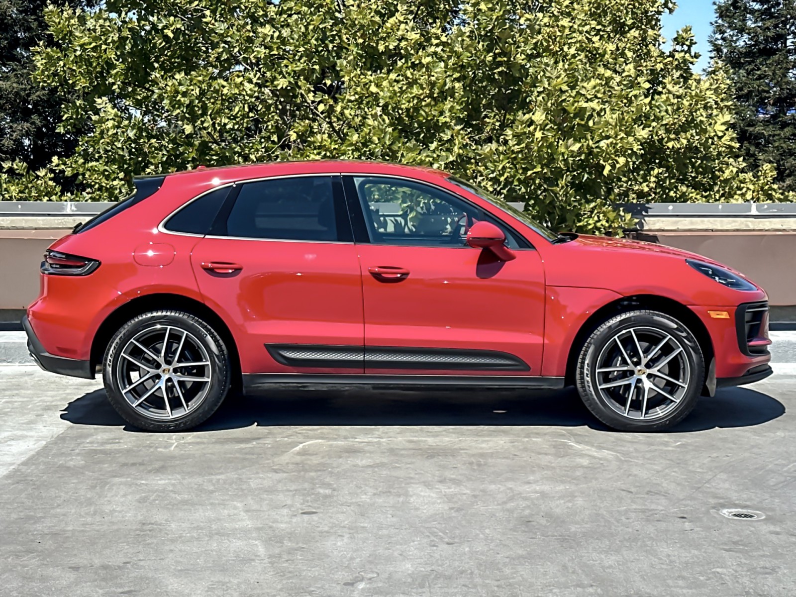 2025 Porsche Macan T photo 10