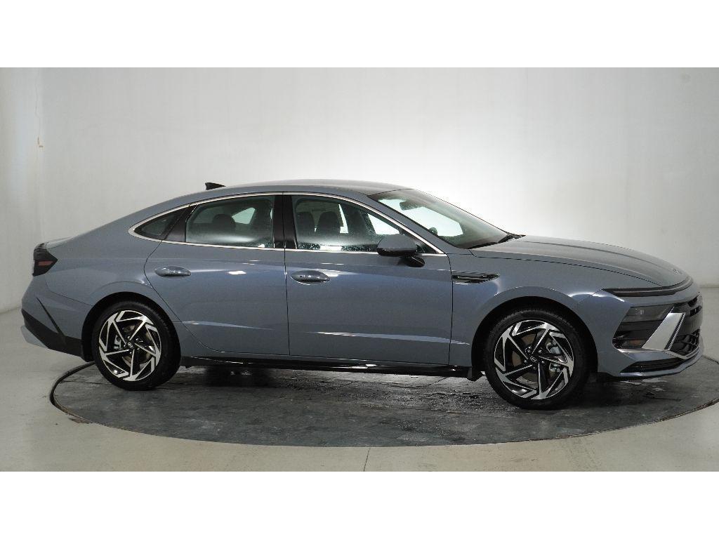 2026 Hyundai Sonata SEL's photo