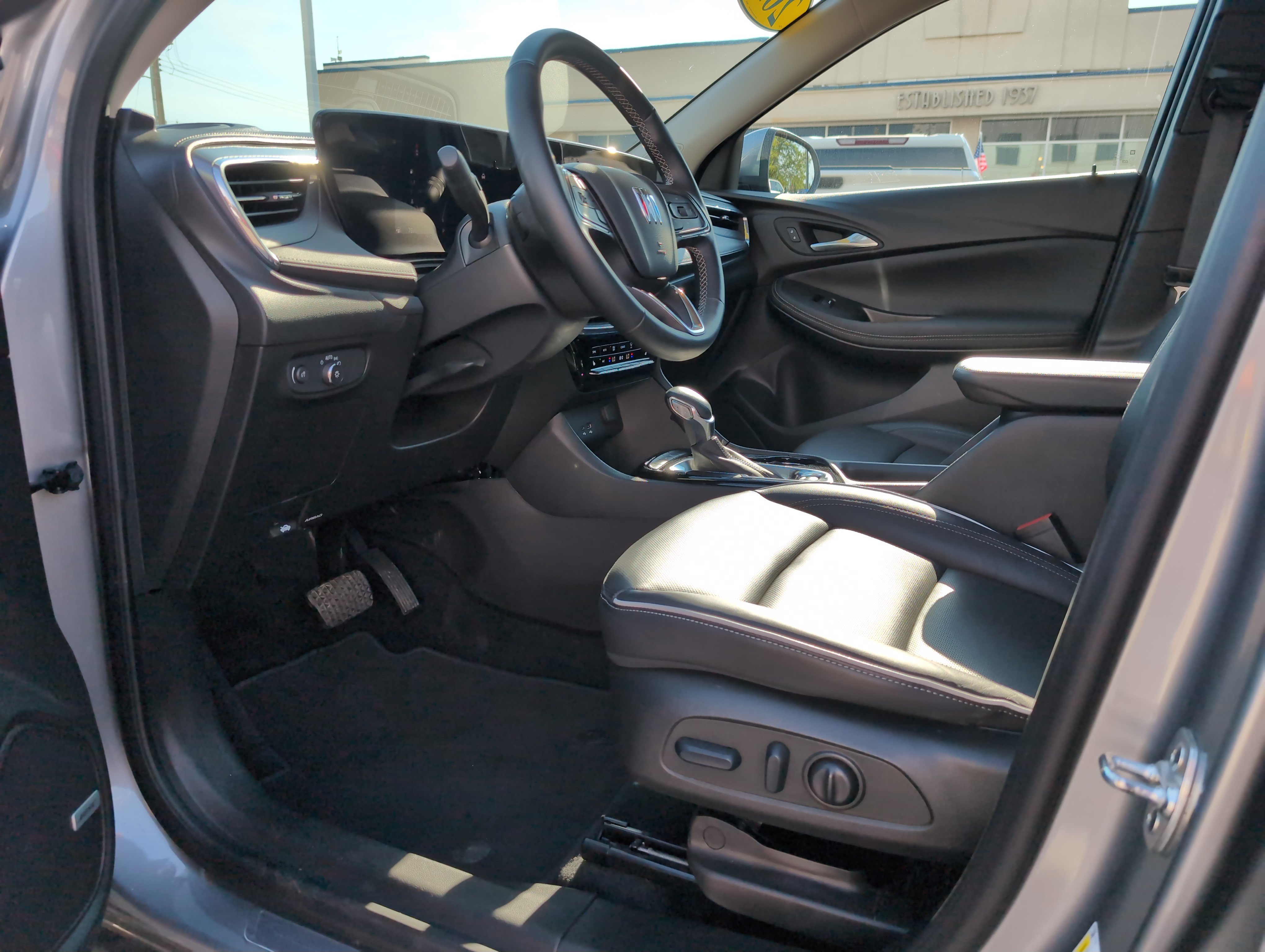 2024 Buick Encore GX Avenir photo 3