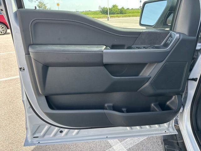 2025 Ford F-150 XLT photo 9