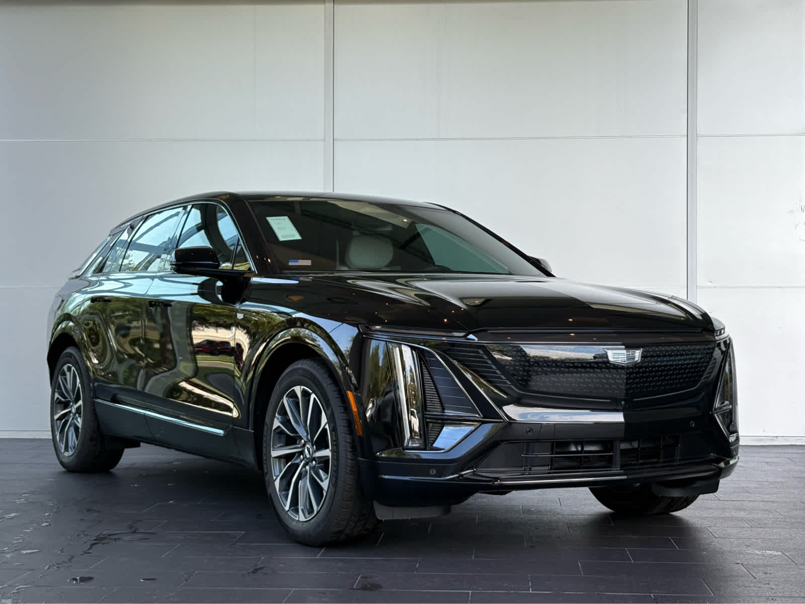 2025 Cadillac Lyriq Sport photo 2