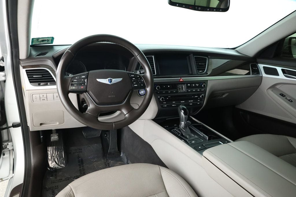 2016 Hyundai Genesis photo 9