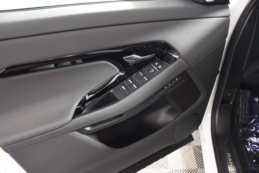 2026 Land Rover Range Rover Evoque Dynamic SE photo 14