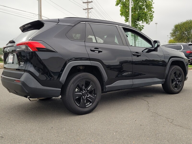 2022 Toyota RAV4 XLE photo 3