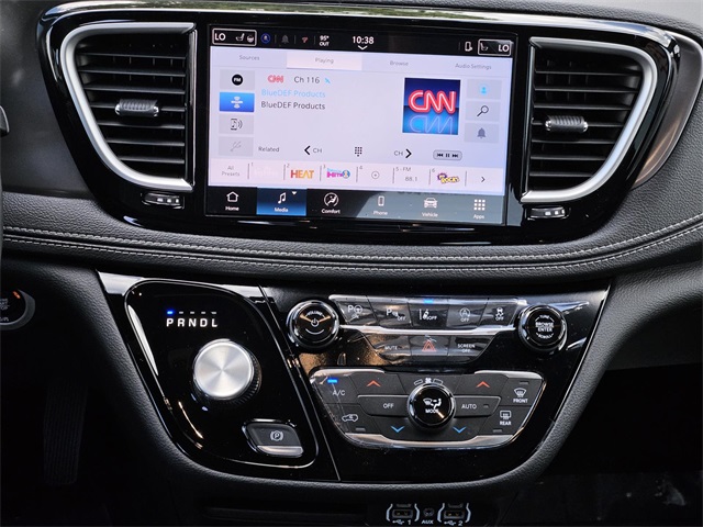 2025 Chrysler Pacifica photo 16