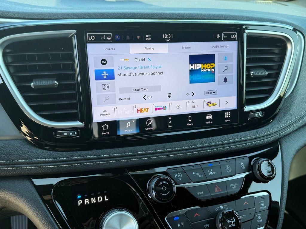 2025 Chrysler Pacifica Limited photo 11