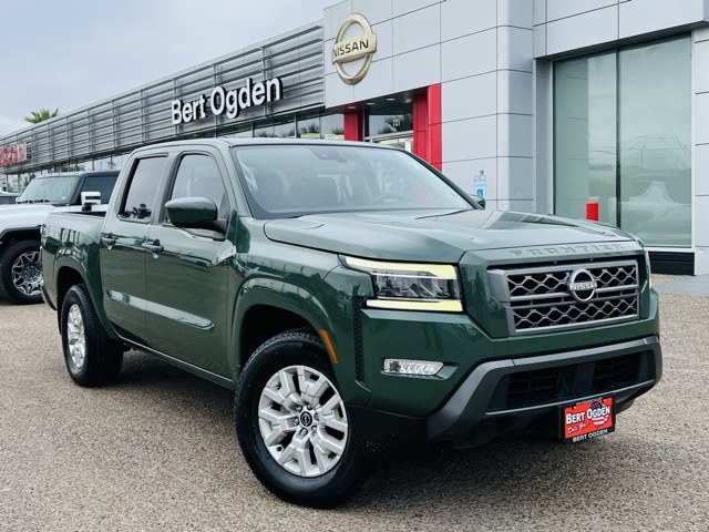 2022 Nissan Frontier SV's photo