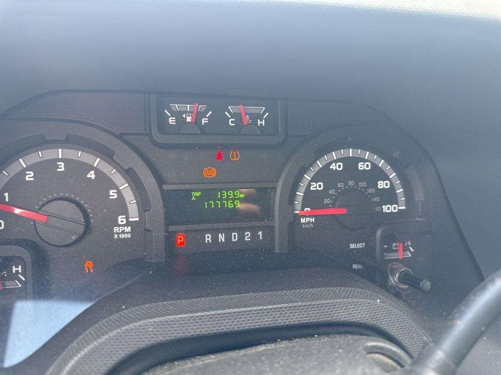 2009 Ford E-150 XL photo 11
