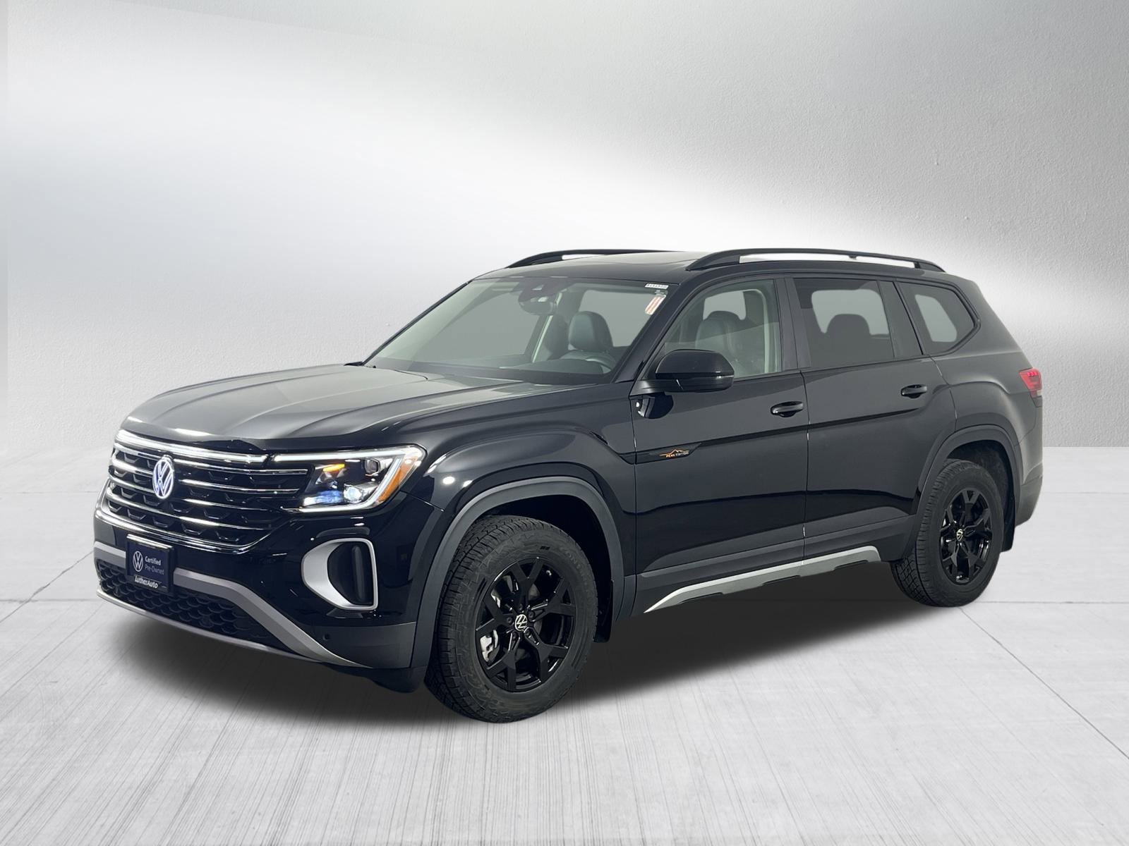 2025 Volkswagen Atlas Peak Edition photo 2