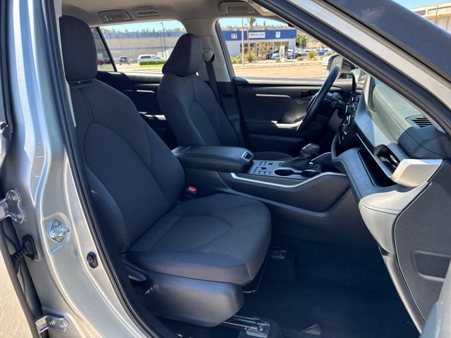 2024 Toyota Highlander LE photo 22