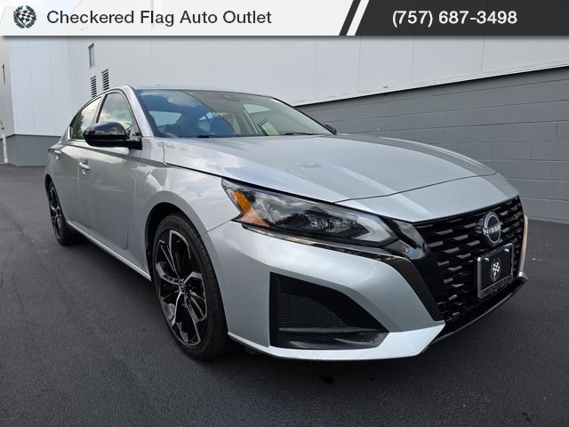 2023 Nissan Altima 2.5 SR photo 11