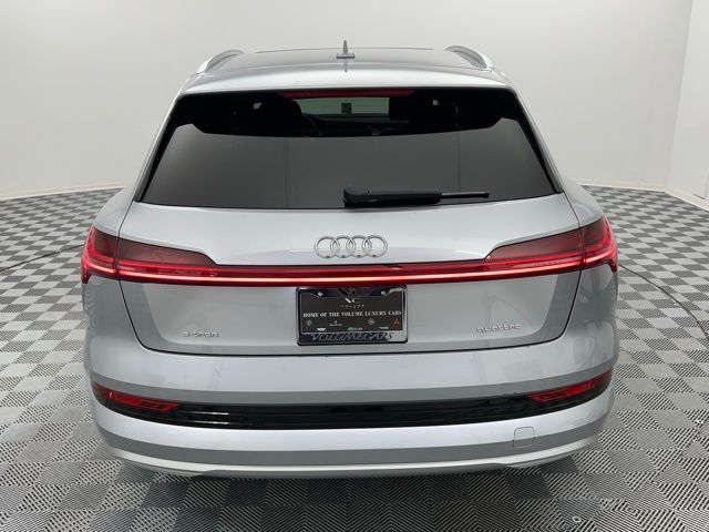 2022 Audi e-tron Premium Plus photo 8
