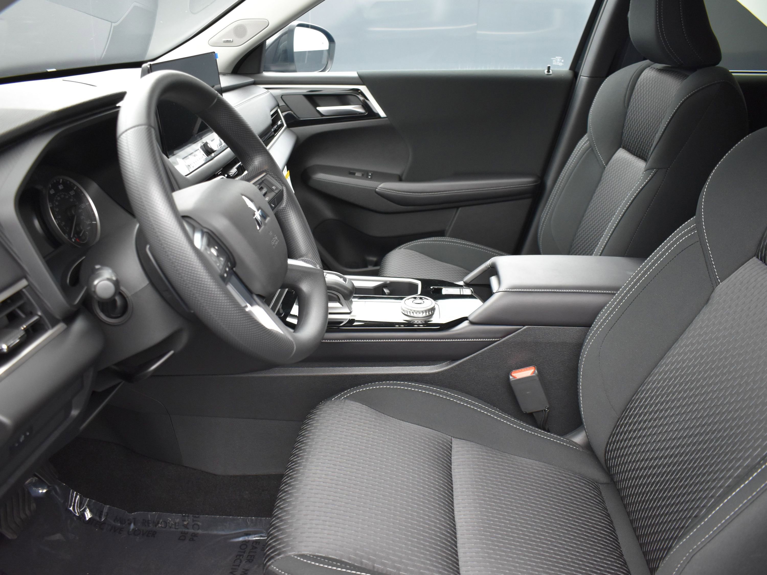 2025 Mitsubishi Outlander ES photo 11