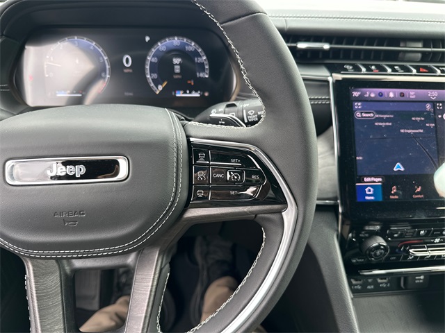 2025 Jeep Grand Cherokee Overland photo 40