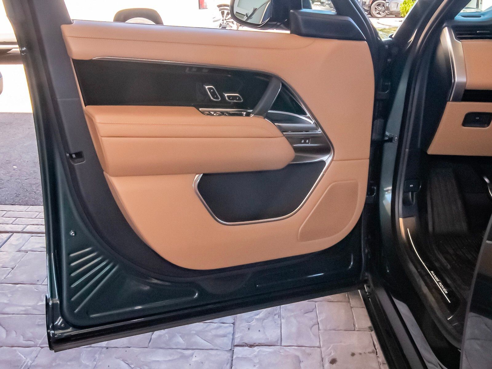 2025 Land Rover Range Rover SE photo 30