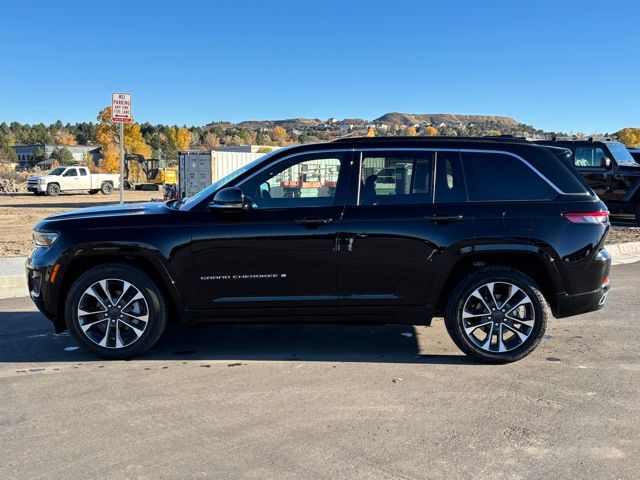 2025 Jeep Grand Cherokee Overland photo 2
