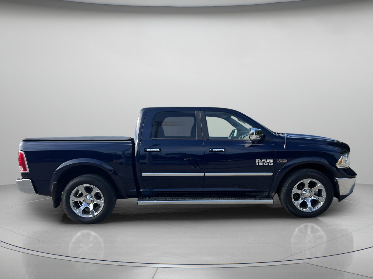 2017 Ram 1500 Laramie photo 2
