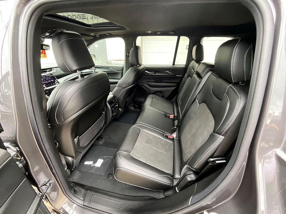 2025 Jeep Grand Cherokee Altitude X photo 29