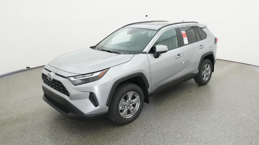 2025 Toyota RAV4 XLE's photo