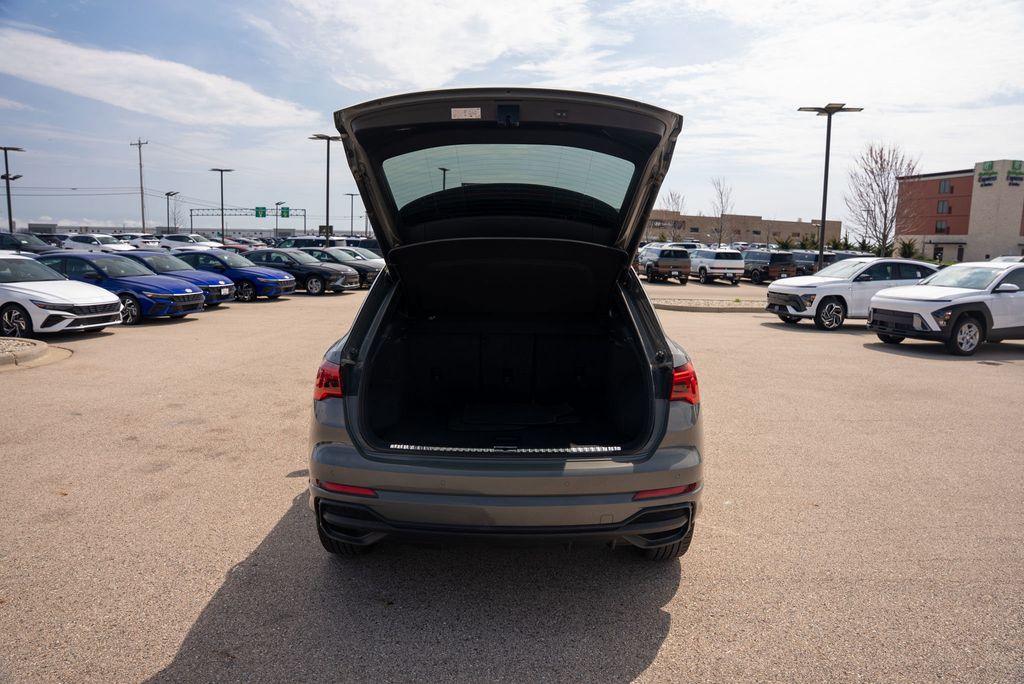 2024 Audi Q3 45 TFSI S line Premium photo 8