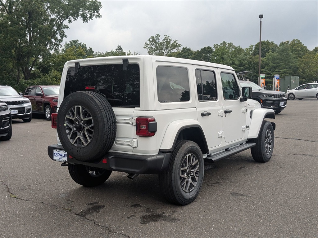 2025 Jeep Wrangler Sahara photo 3