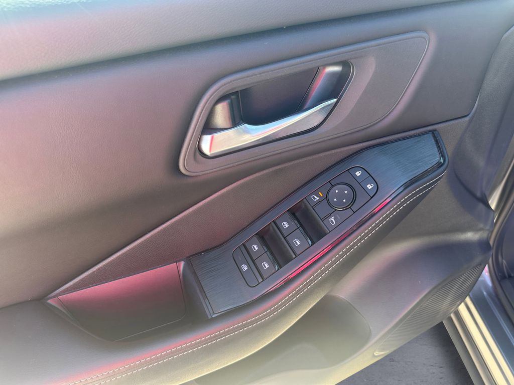 2024 Nissan Rogue SV photo 10