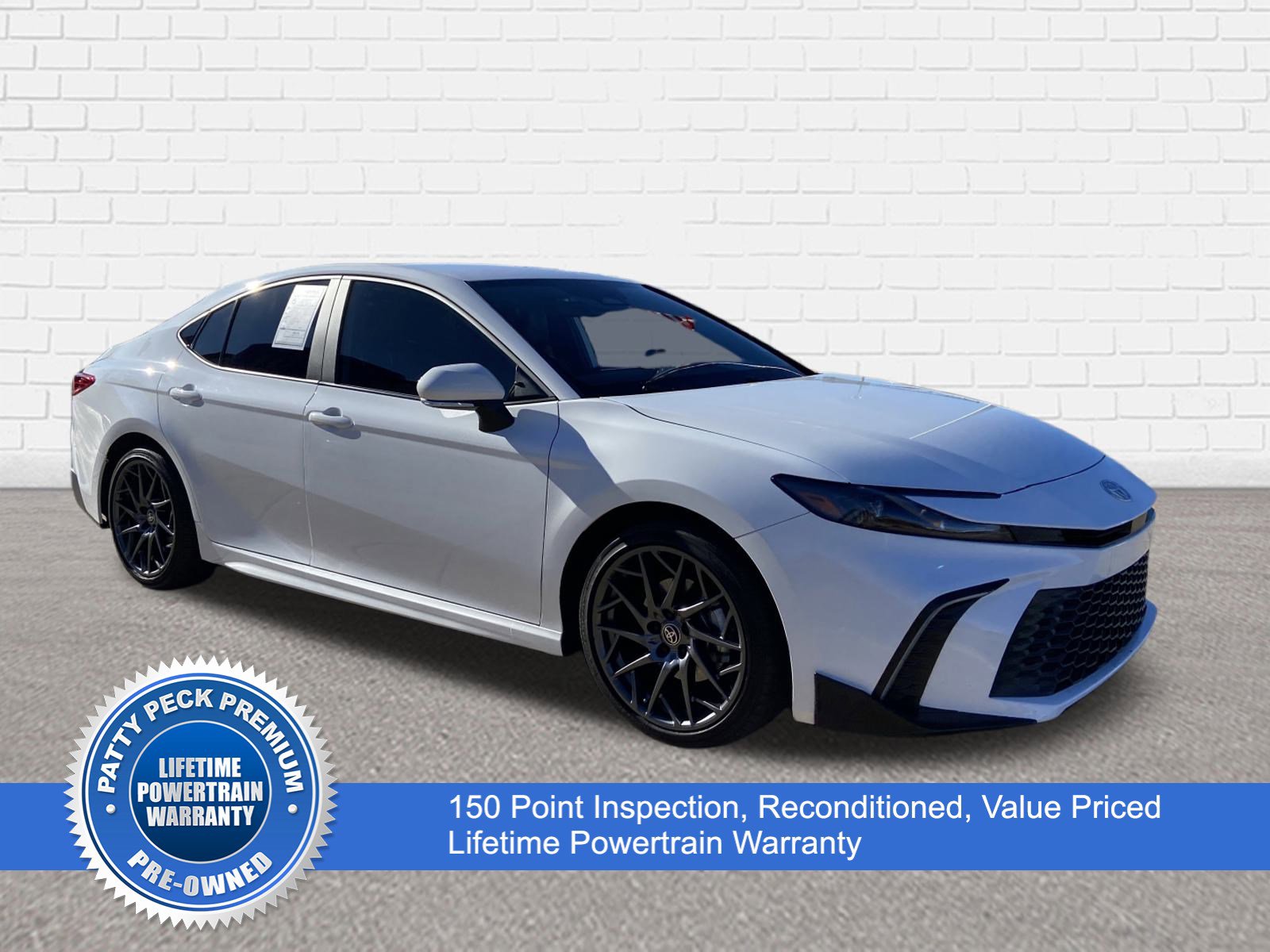 2025 Toyota Camry SE's photo