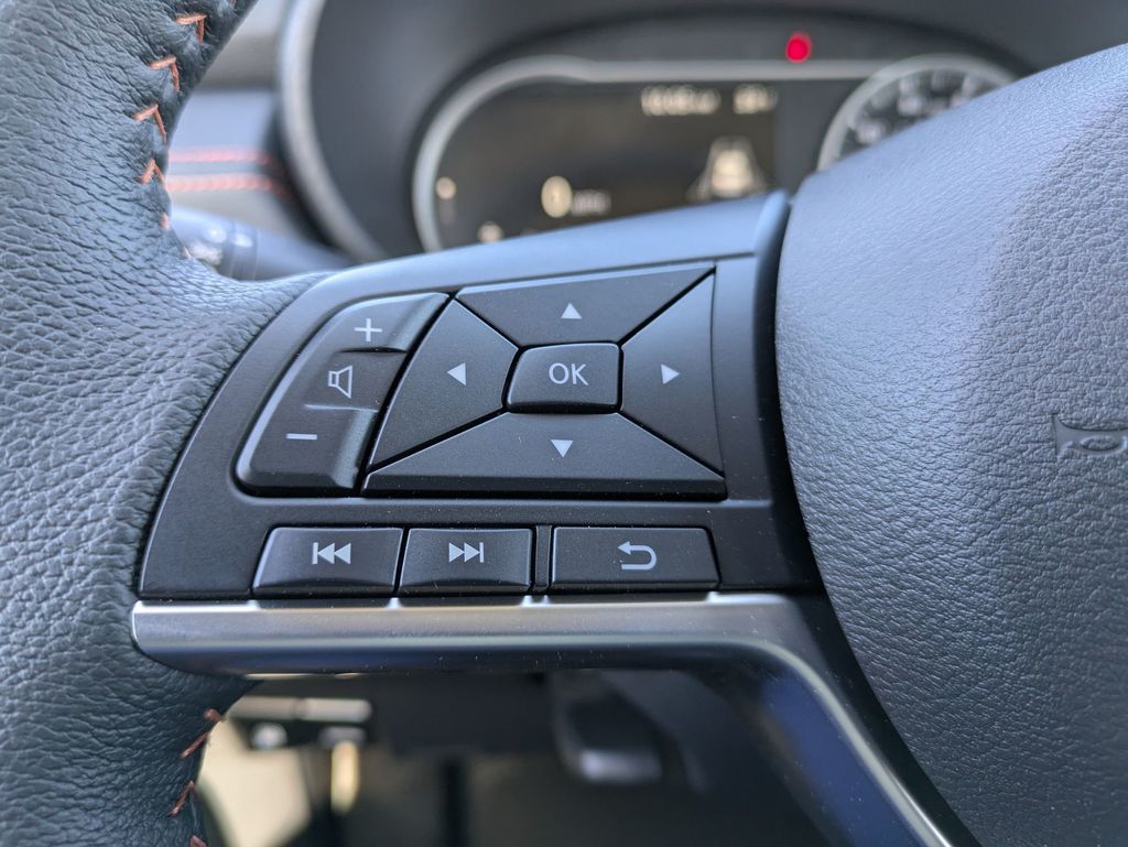 2025 Nissan Versa SR photo 14