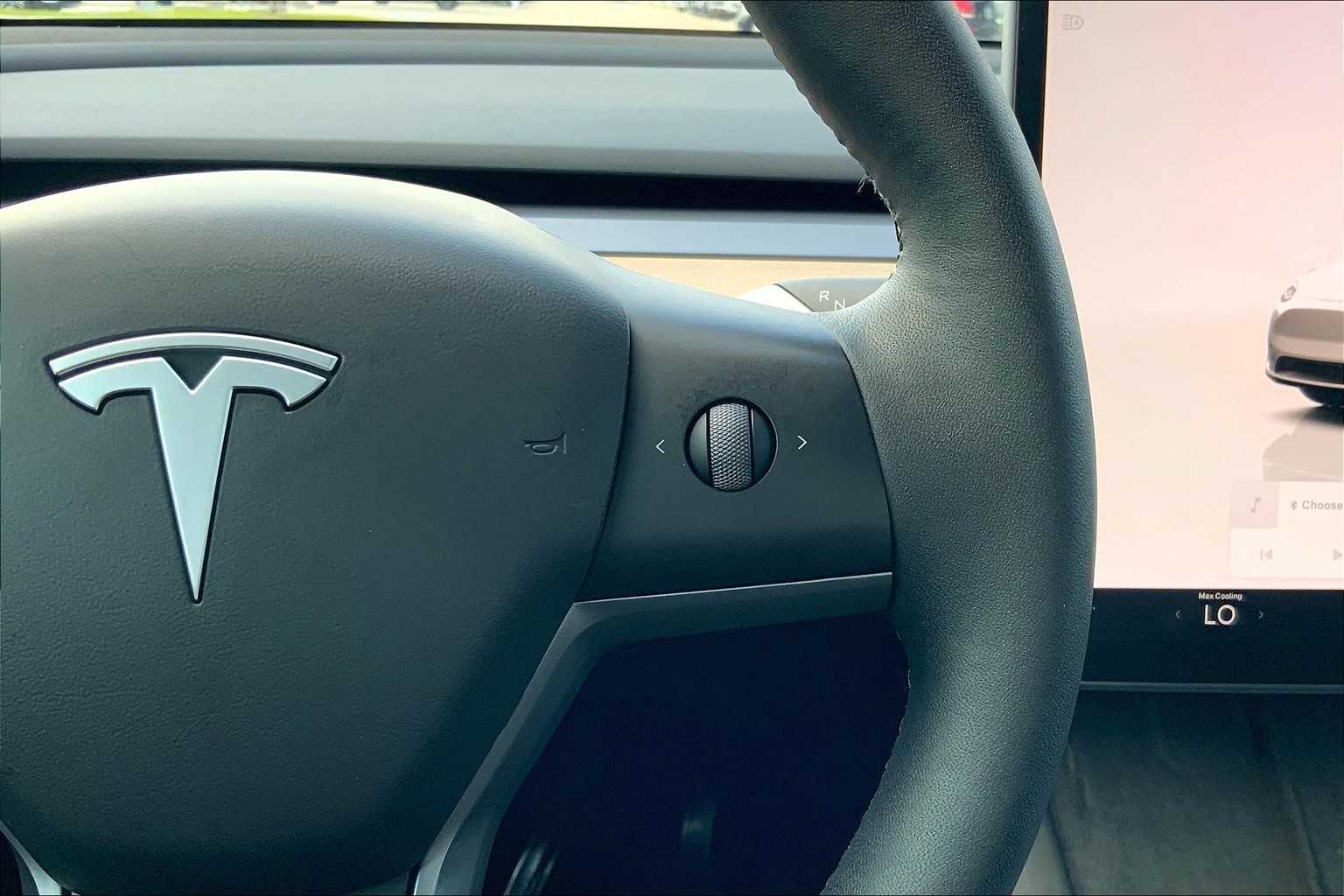 2024 Tesla Model Y Long Range photo 18