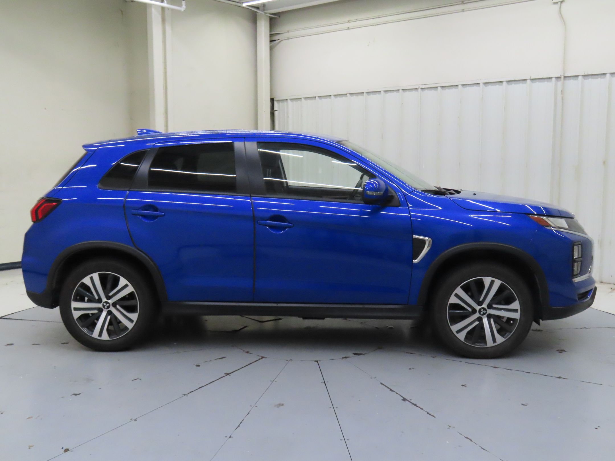 2021 Mitsubishi Outlander Sport SE photo 2