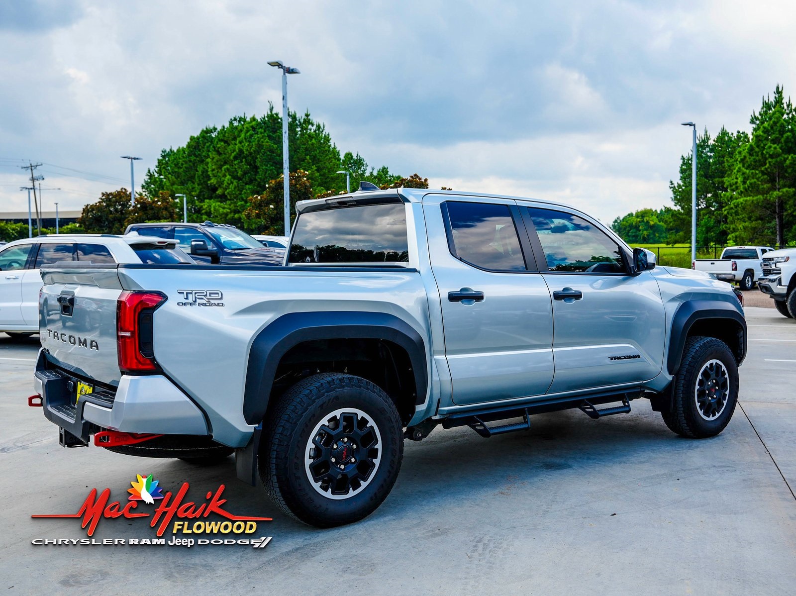 2024 Toyota Tacoma TRD Off-Road photo 9