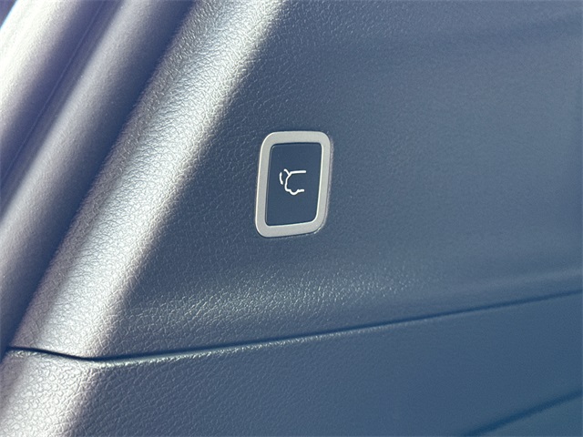 2025 Chrysler Voyager LX photo 30
