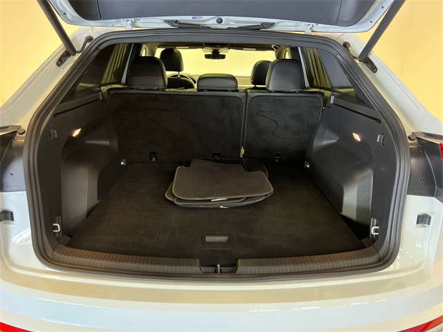 2021 Volkswagen Atlas Cross Sport V6 SEL Premium photo 4