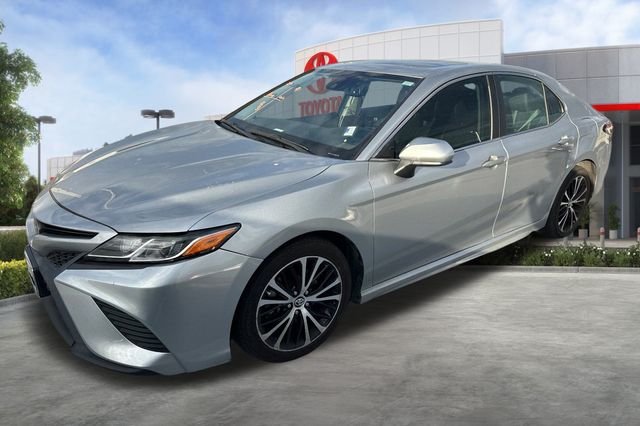 Used 2018 Toyota Camry SE with VIN 4T1B11HK8JU069493 for sale in Oakland, CA