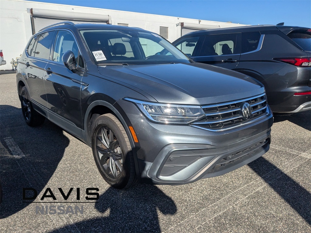 2024 Volkswagen Tiguan SE's photo