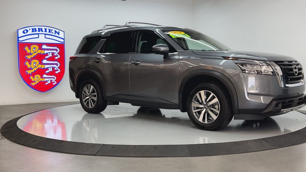 2024 Nissan Pathfinder SL photo 3
