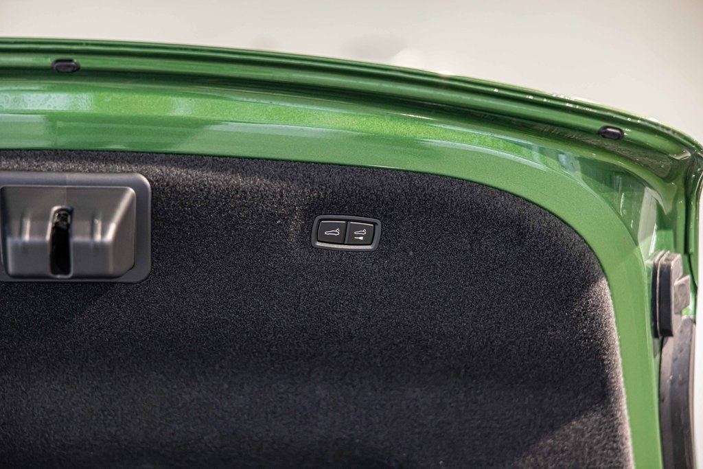 2023 PORSCHE TAYCAN - Image 18