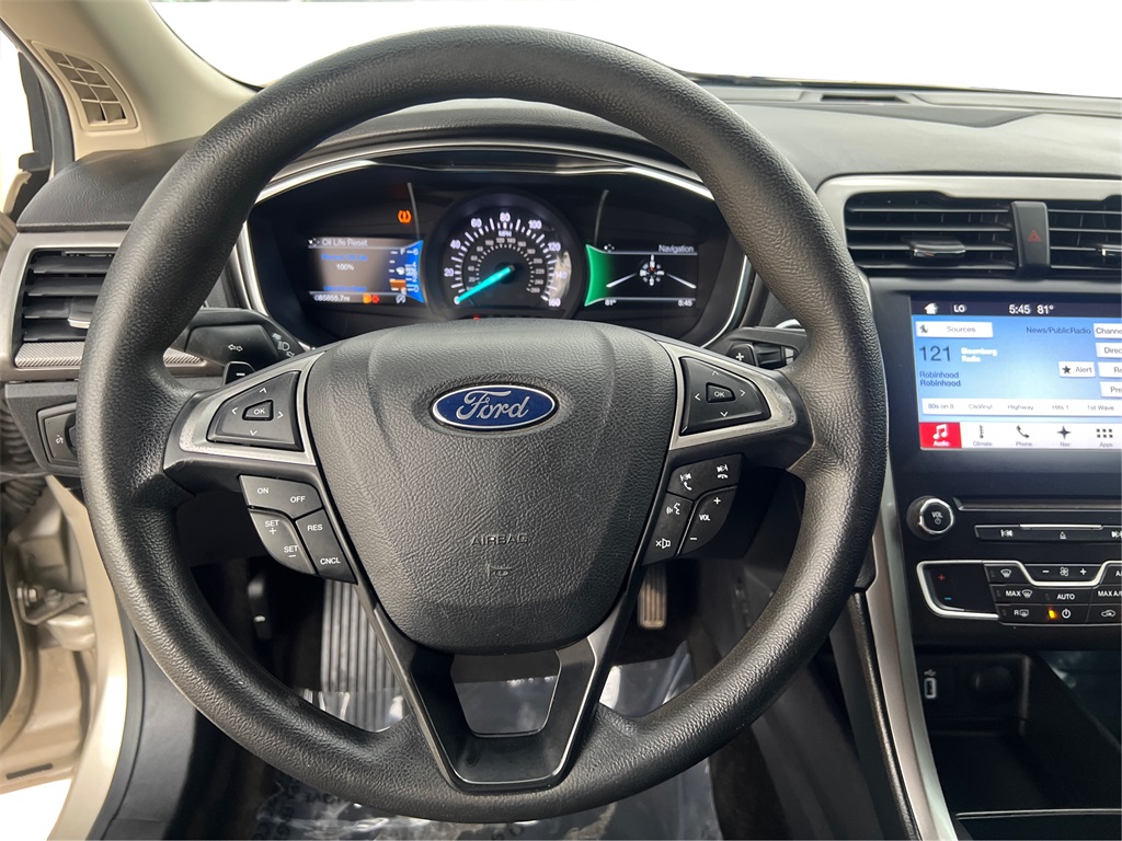2017 Ford Fusion SE photo 13
