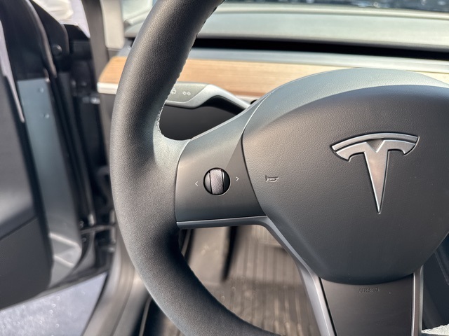 2024 Tesla Model Y Long Range photo 14