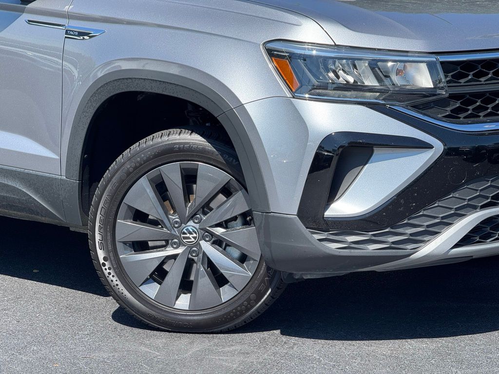 2024 Volkswagen Taos S photo 3
