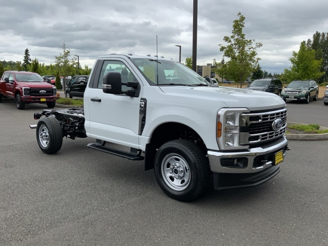 2025 Ford F-350 photo 3