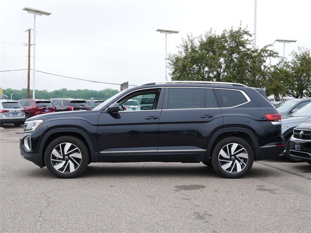 2025 Volkswagen Atlas SEL photo 3