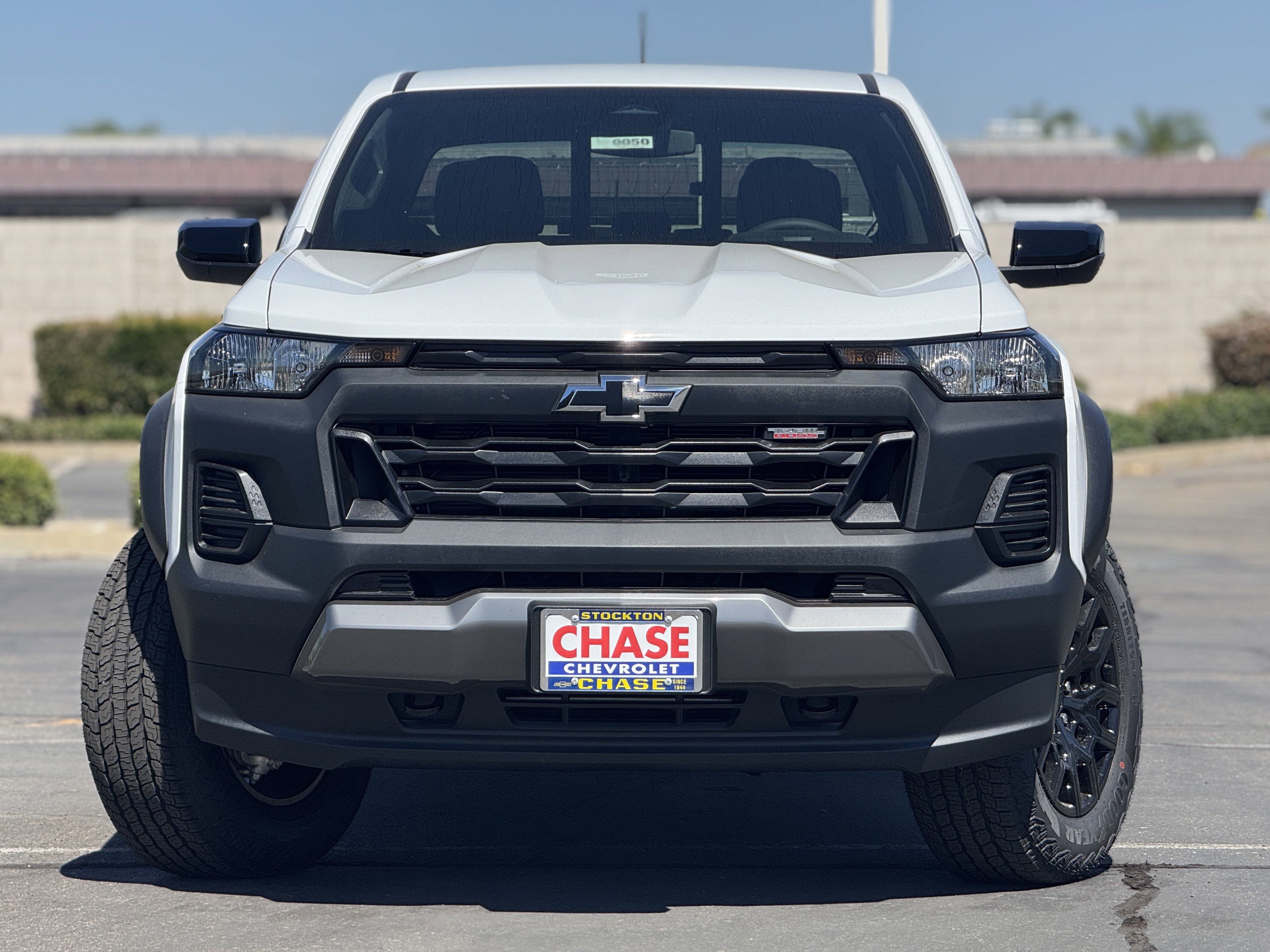 2026 Chevrolet Colorado Trail Boss photo 2