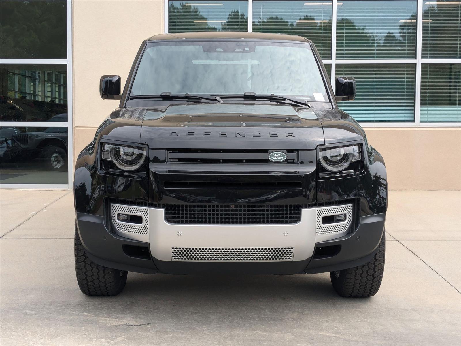 2024 Land Rover Defender 110 SE photo 2
