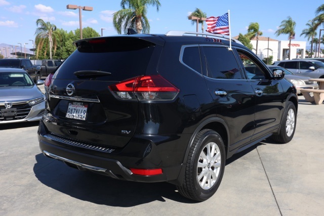 2018 Nissan Rogue SV photo 2