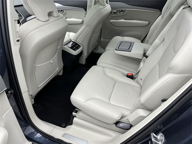 2025 Volvo XC90 B5 AWD Core photo 14