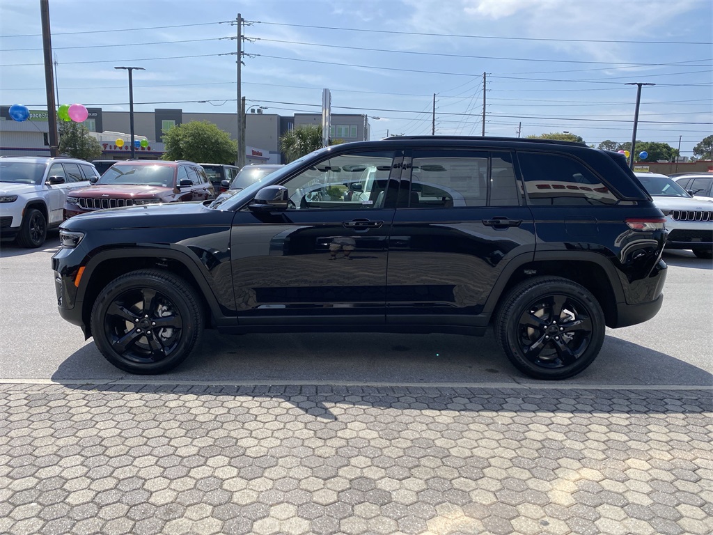 2025 Jeep Grand Cherokee Limited photo 8